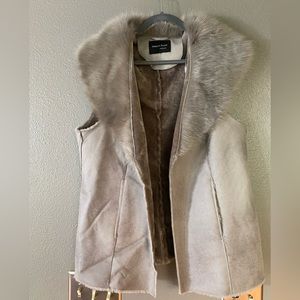 Rebecca Elliot gray faux fur vest. Size large